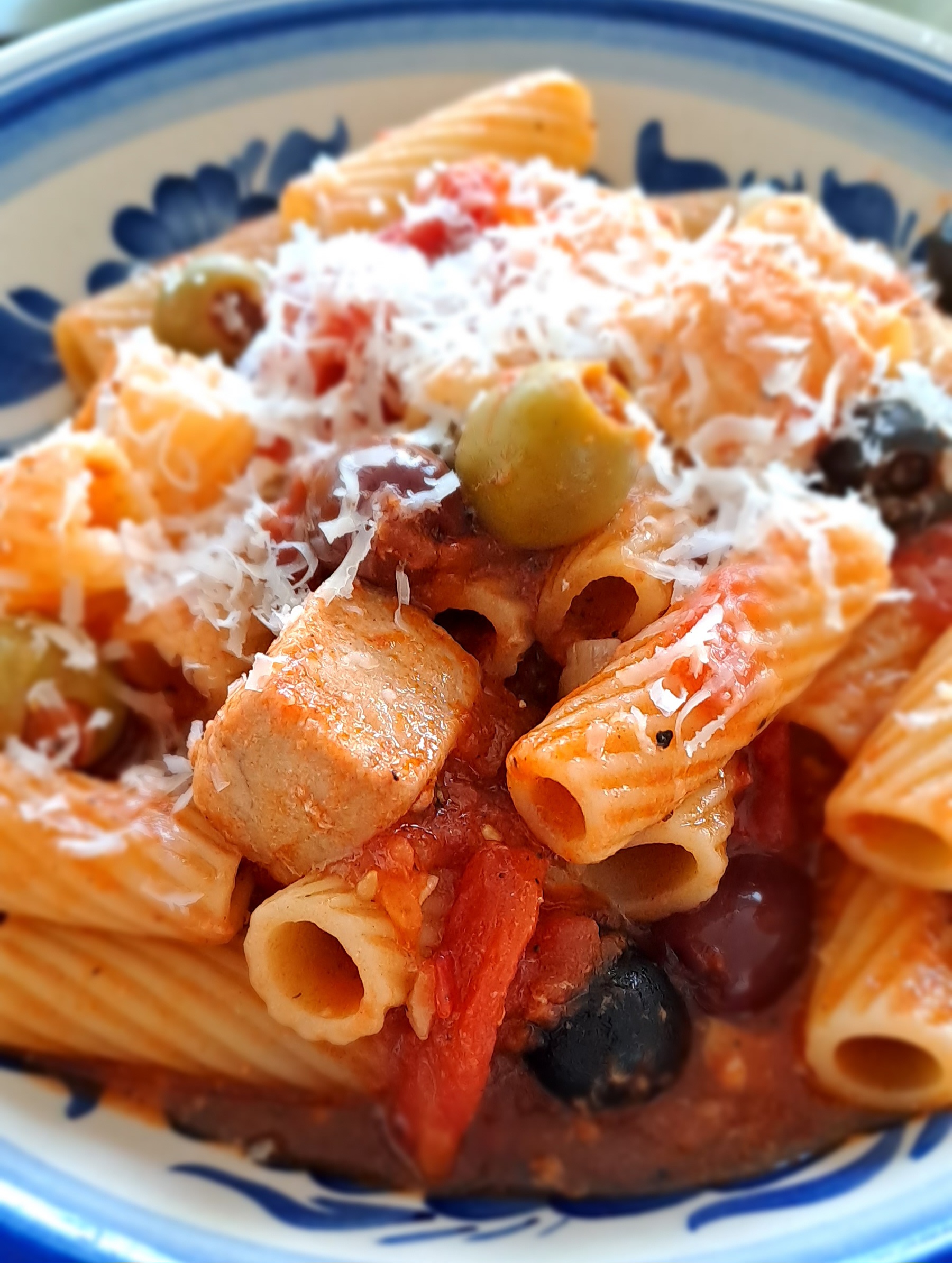 pasta with tuna, olives and cherry tomatoes