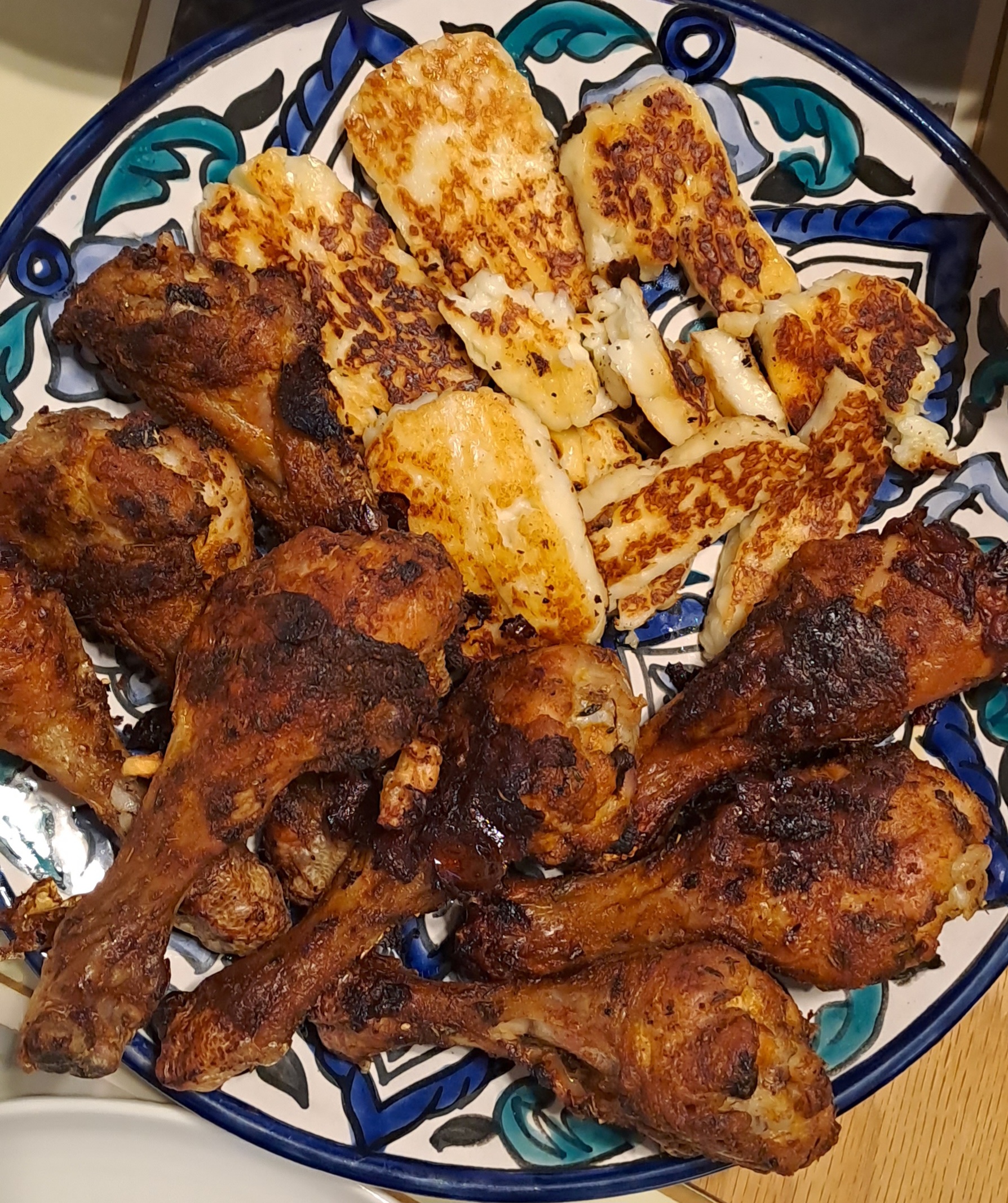 dry spiced chicken drumsticks with grilled halloumi