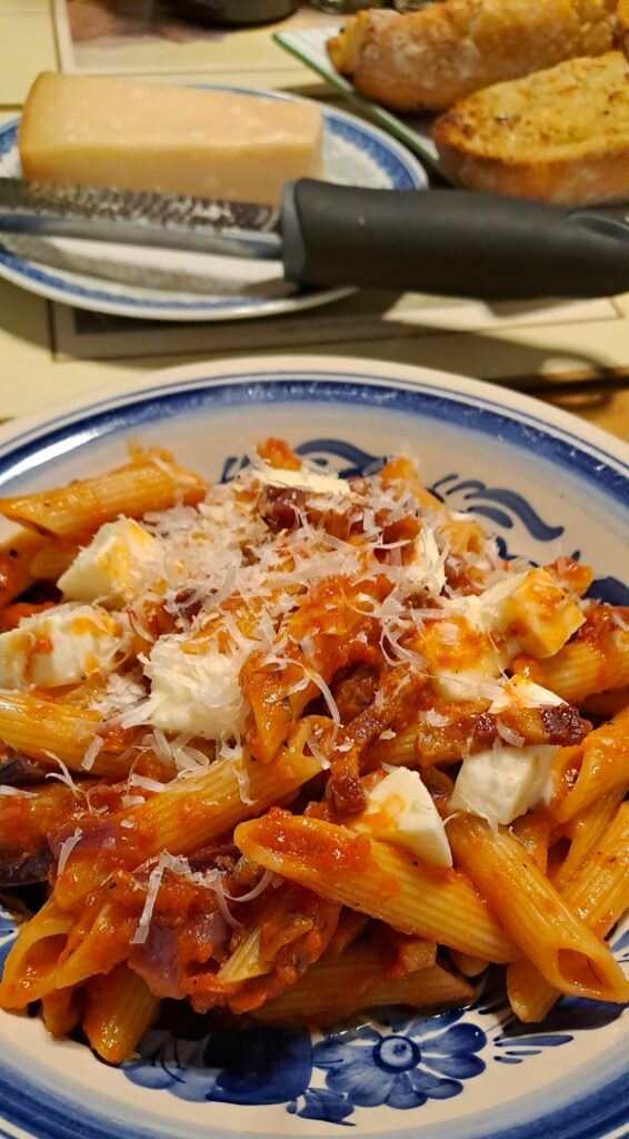 Pasta amatriciana with mozzarella