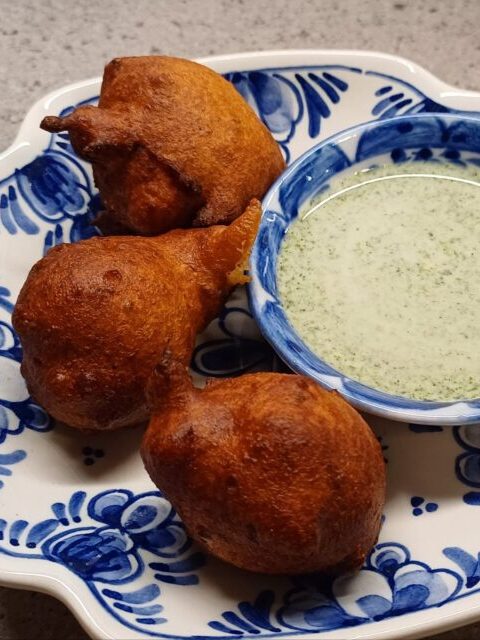 Chili bites with green chutney